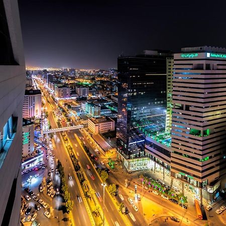 מכה Holiday Suites Al Azizia מראה חיצוני תמונה The city of Karachi at night.