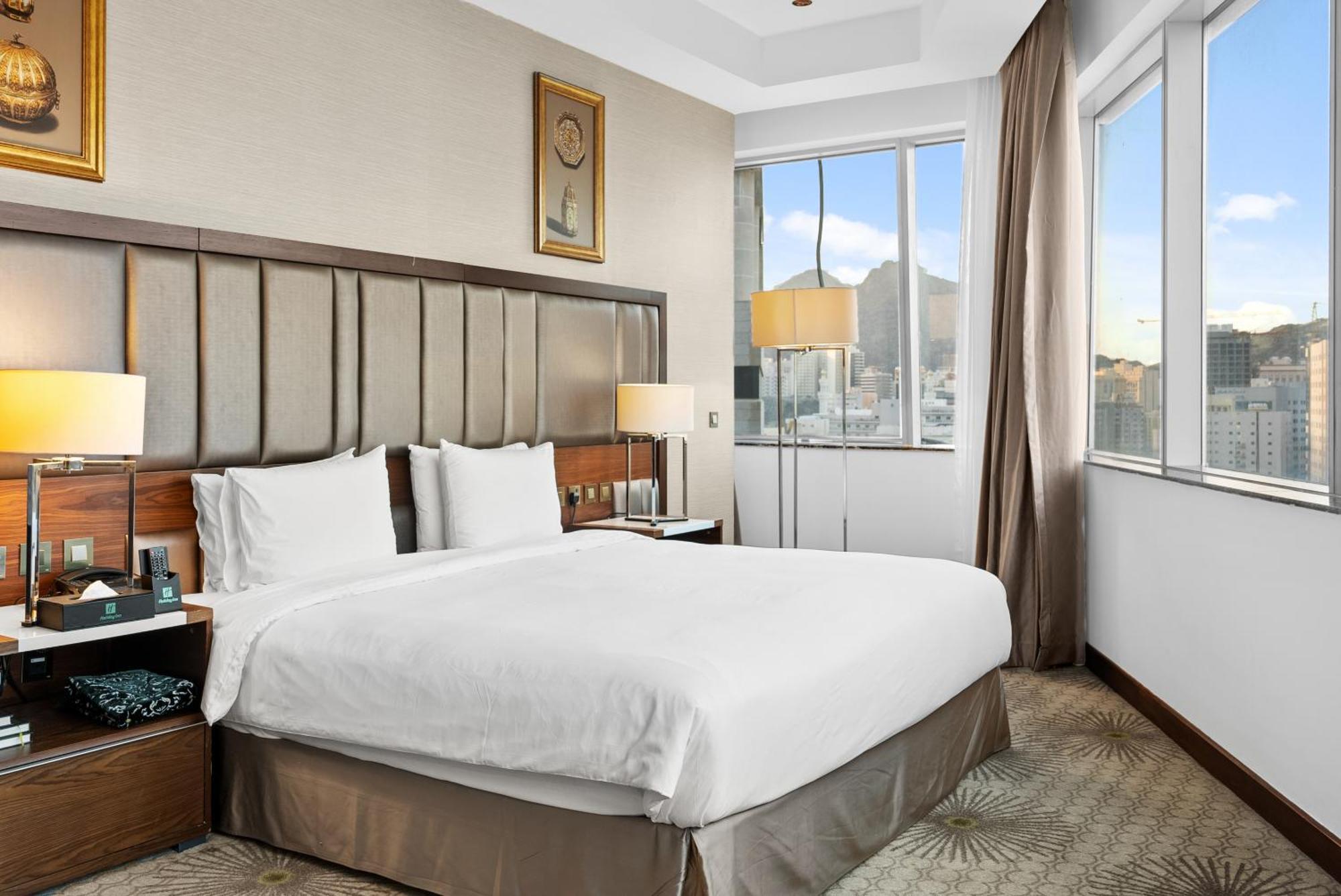 מכה Holiday Suites Al Azizia מראה חיצוני תמונה A room at the hotel