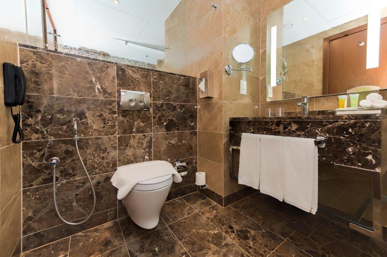 מכה Holiday Suites Al Azizia מראה חיצוני תמונה Bathroom
