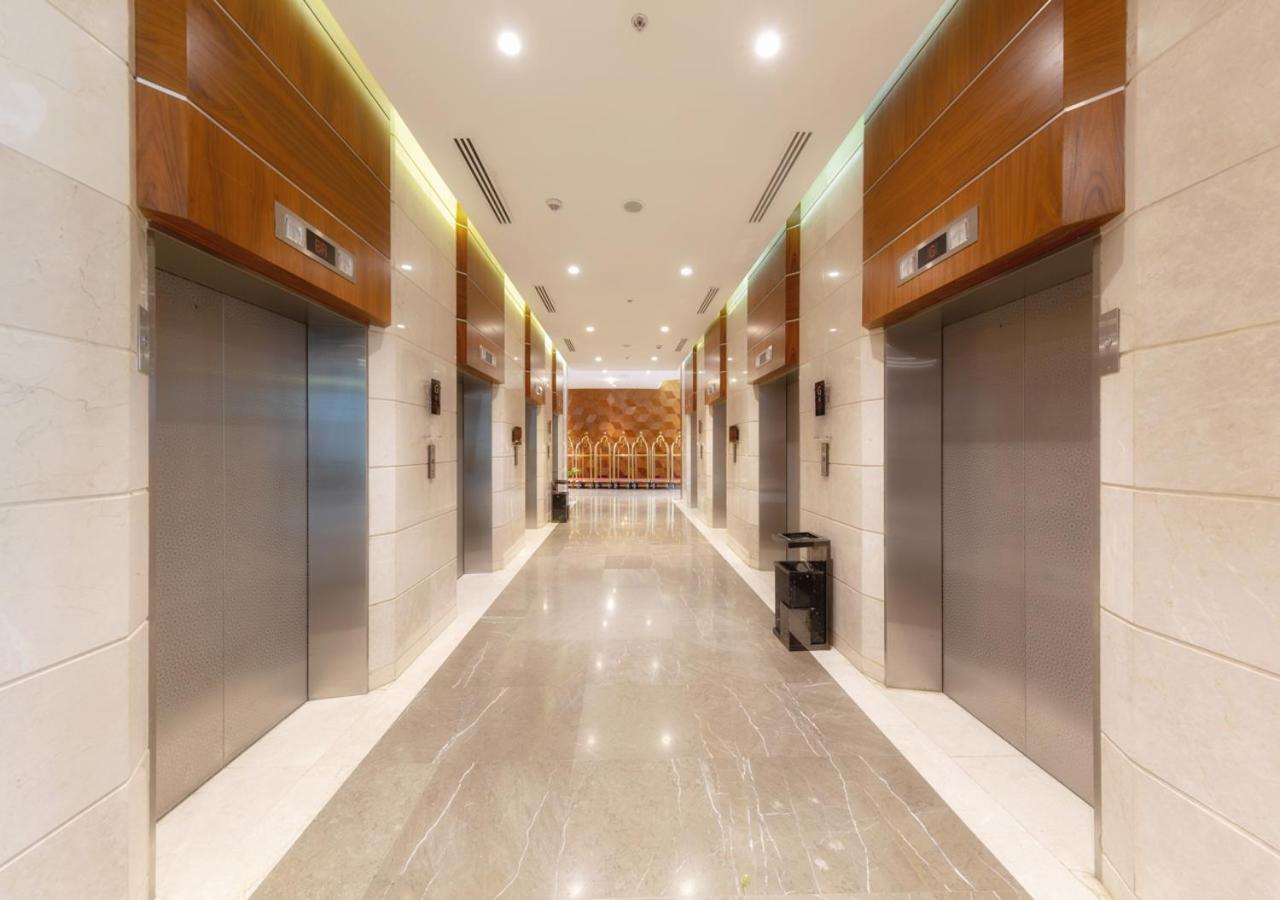 מכה Holiday Suites Al Azizia מראה חיצוני תמונה The hotel's interior