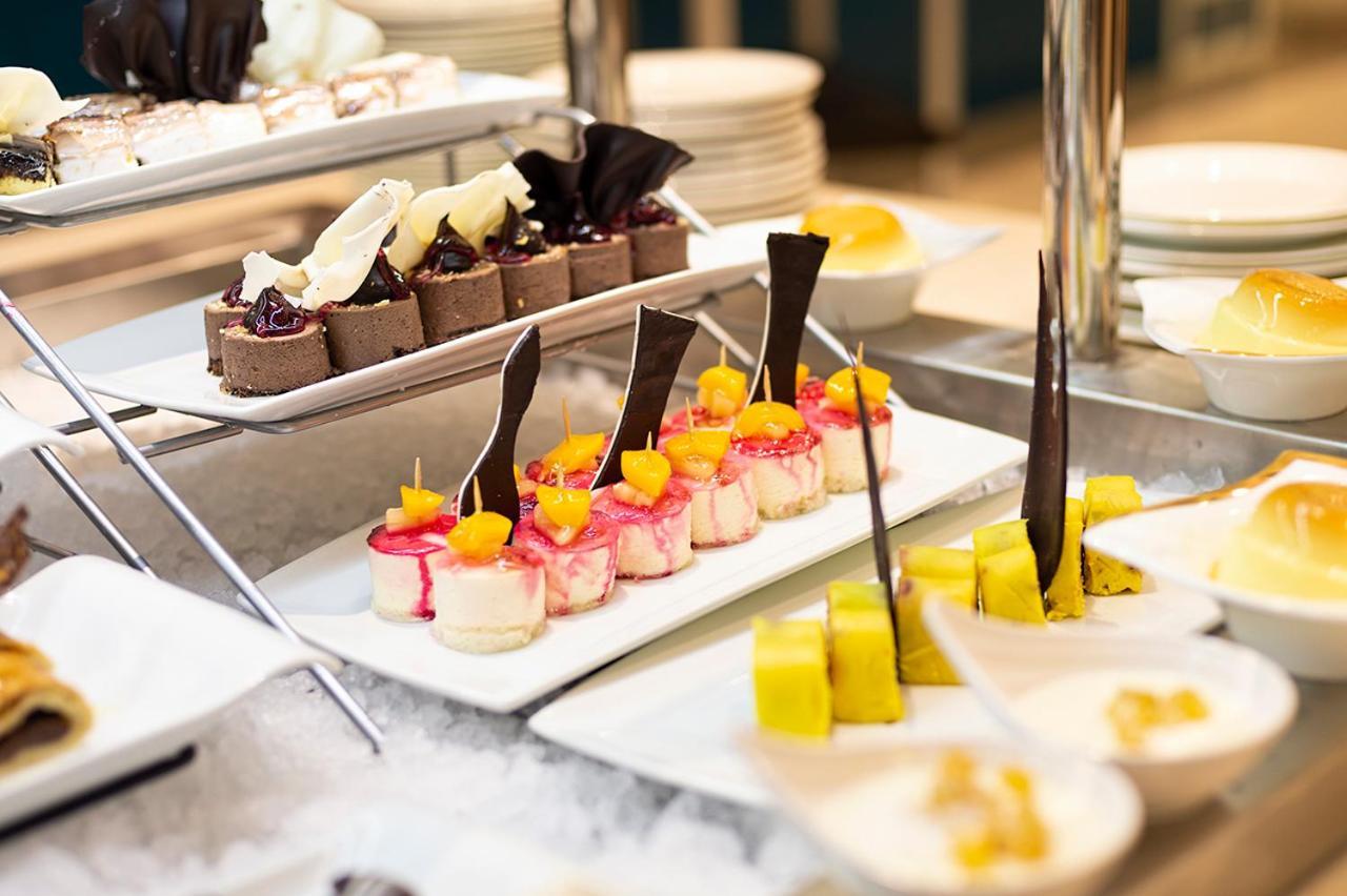 מכה Holiday Suites Al Azizia מראה חיצוני תמונה A buffet at a luxury hotel