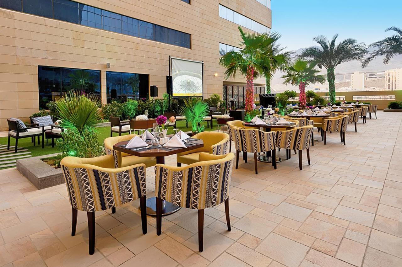 מכה Holiday Suites Al Azizia מראה חיצוני תמונה The hotel's rooftop garden