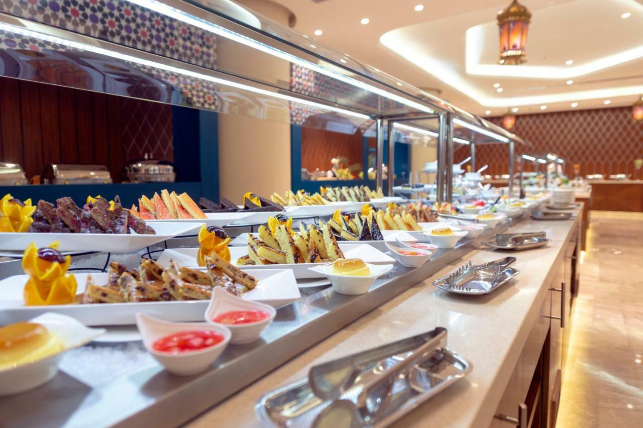 מכה Holiday Suites Al Azizia מראה חיצוני תמונה Buffet at the hotel